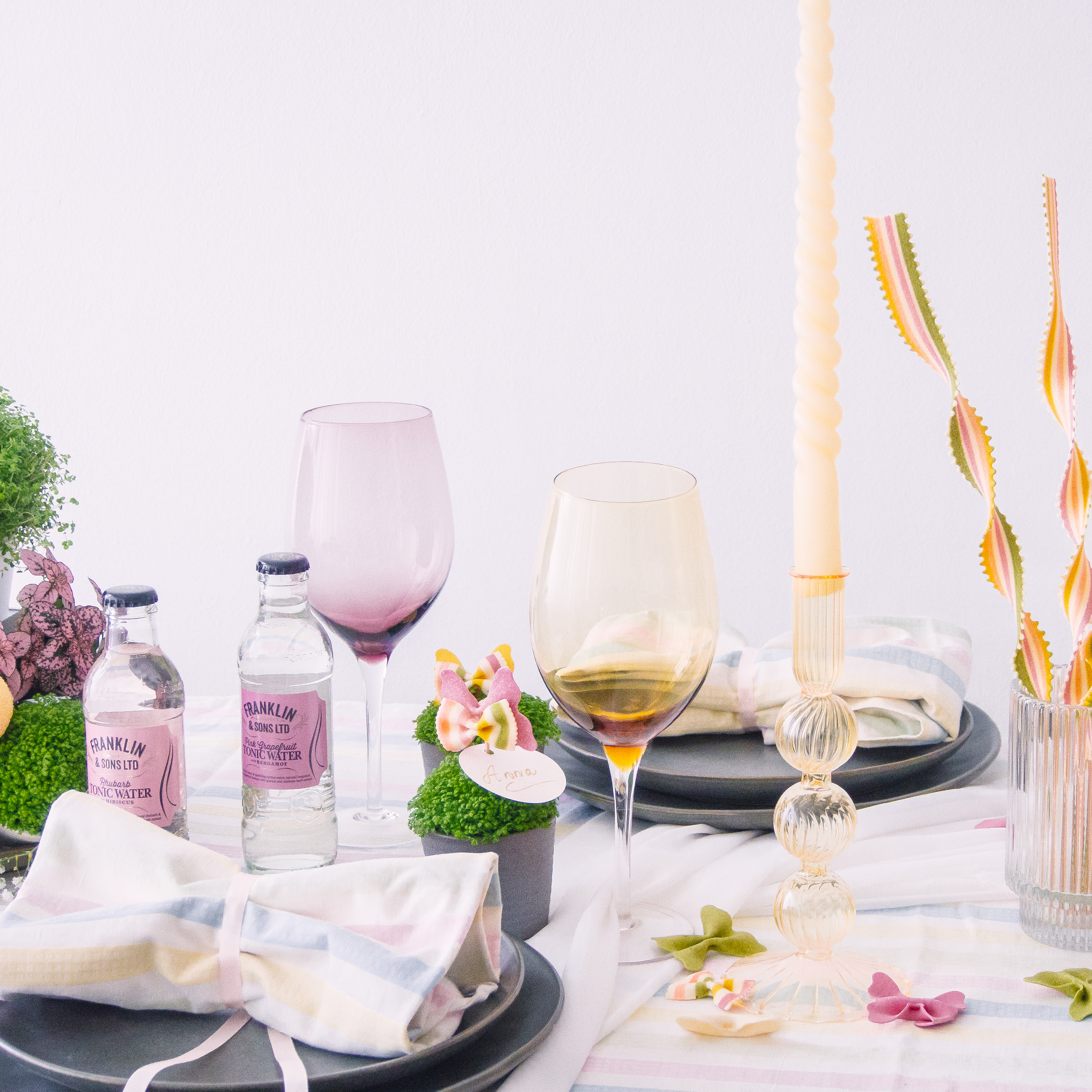 DIY Kreativ borddækning med grønne miniplanter - Plantorama