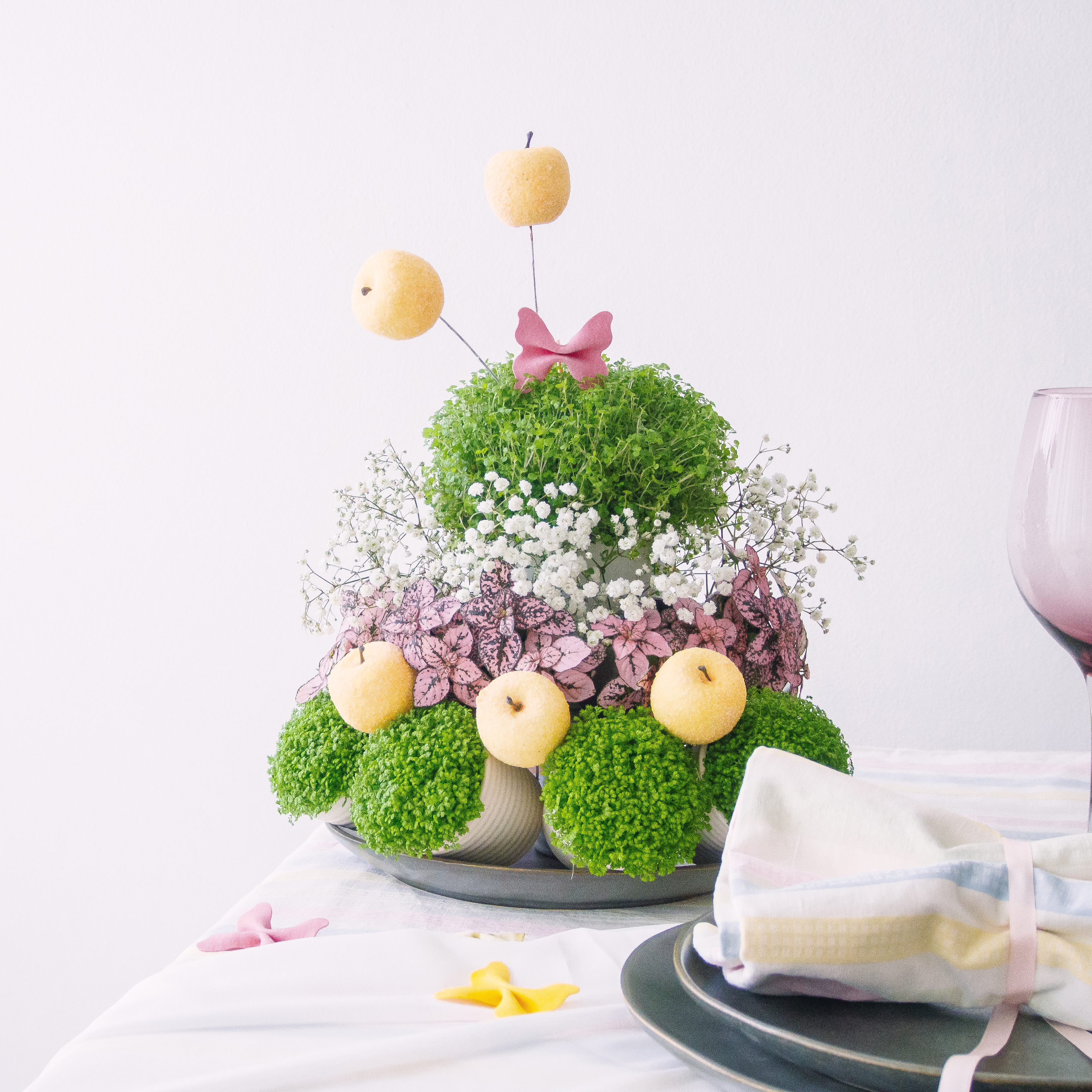DIY Kreativ borddækning med grønne miniplanter - Plantorama