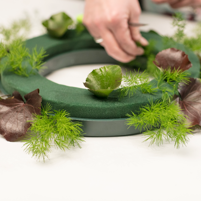 DIY: Sådan laver du en overdådig blomsterkrans - Plantorama