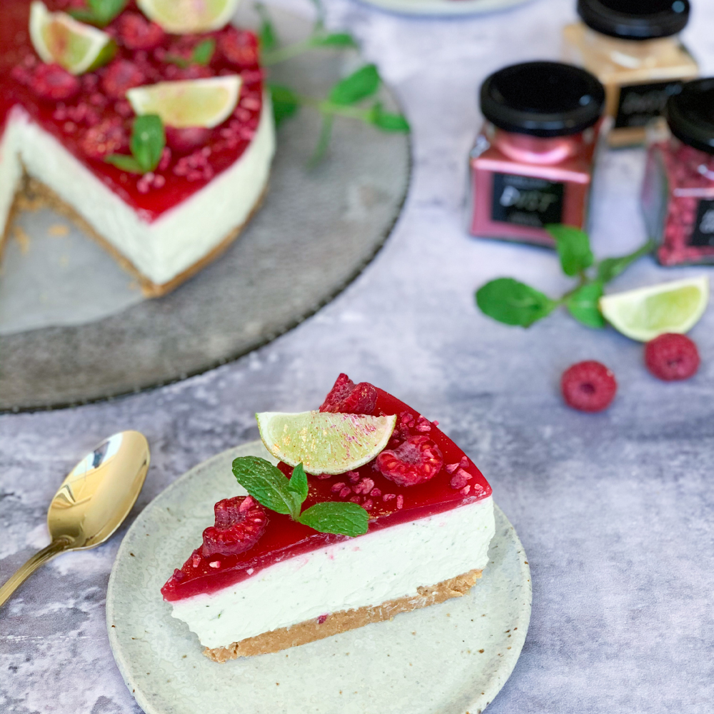 Cheesecake med mynte, lime og hindbærgelé - få opskriften på Plantorama.dk