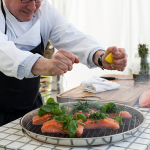 Opskrift: Laks på grill med friske krydderurter - Plantorama