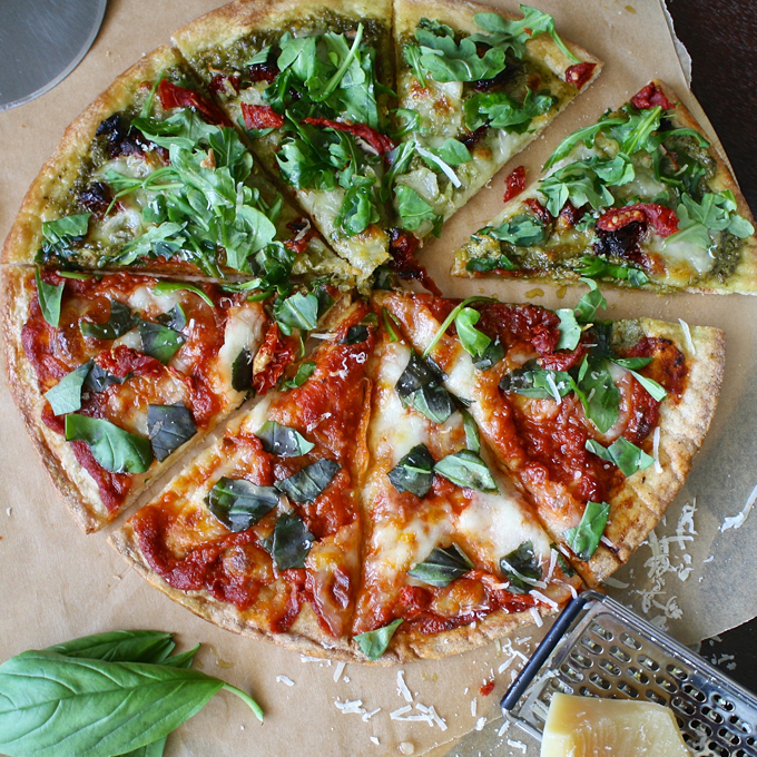 Opskrift: Pizza med havens grøntsager og krydderurter - Plantorama