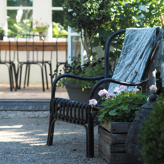 Skab sommerstemning på terrassen med blomster - Plantorama